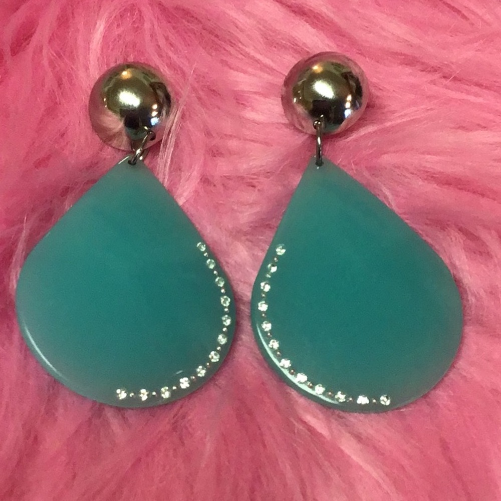 NWOT💦💧beautiful aqua-blue droplet earrings w tiny rhinestone crystals